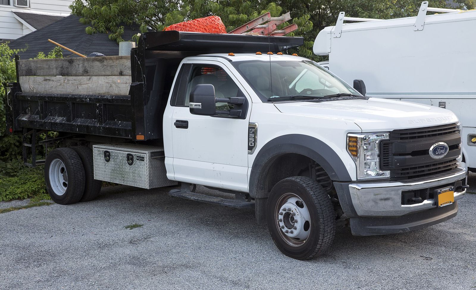 Ford F-550 Super Duty chassis cab dump truck
